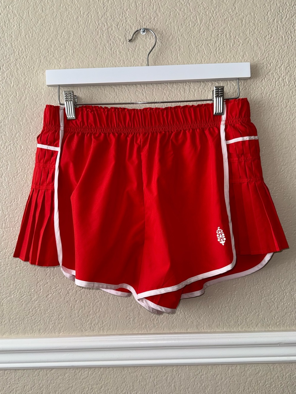 LIKE NEW Free People Movement Easy Tiger Side Pleat Shorts Red Small